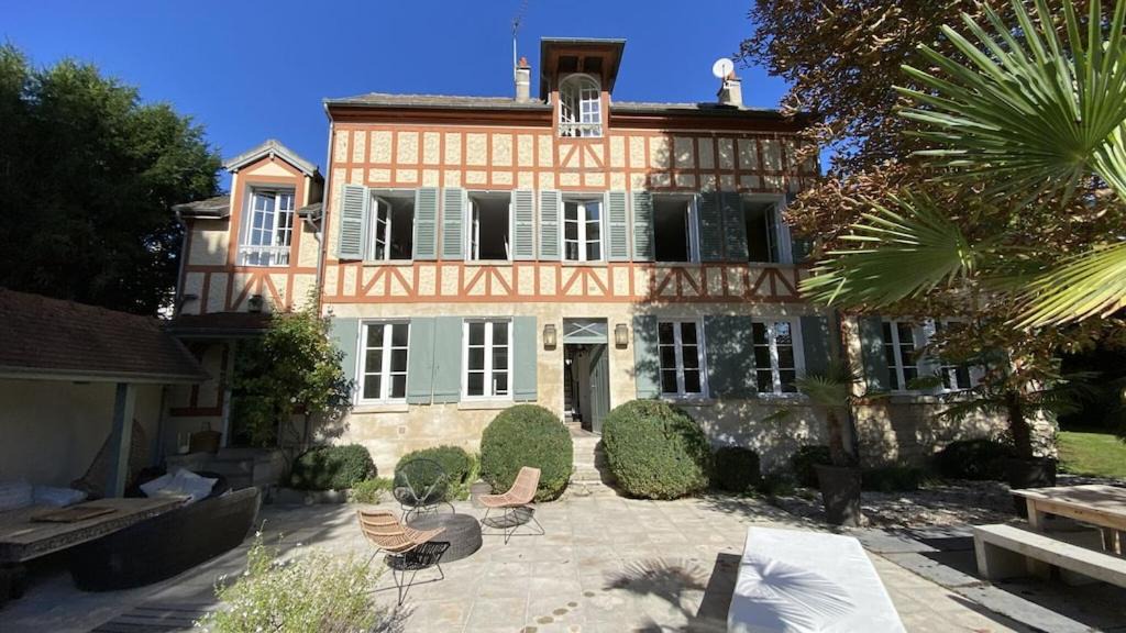 Photo of Buildings in Carrieres-sur-Seine