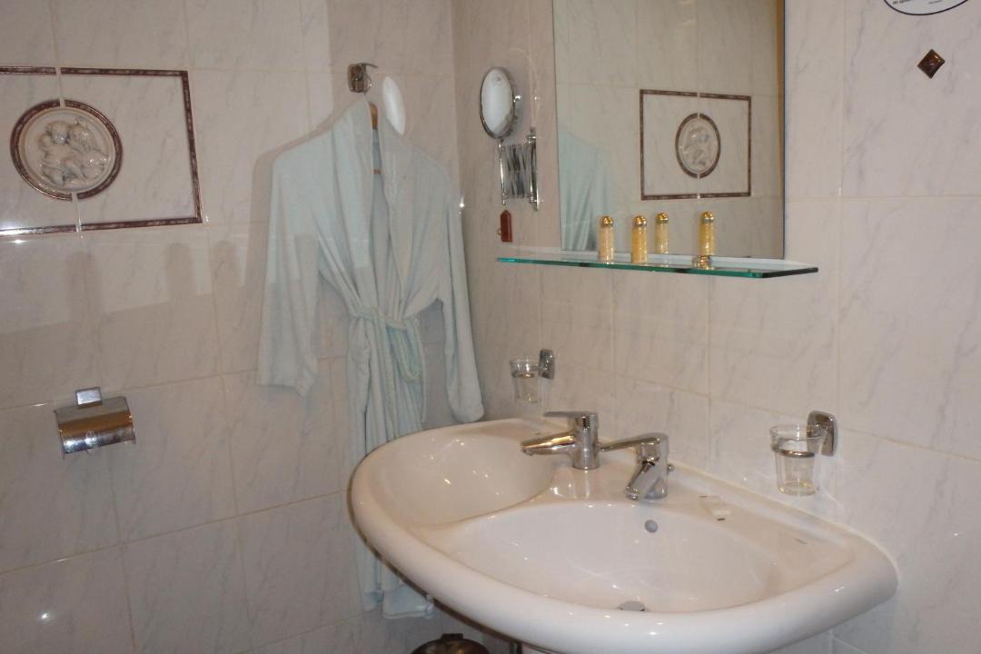 Photo of Bathroom in Neuilly-sur-Seine