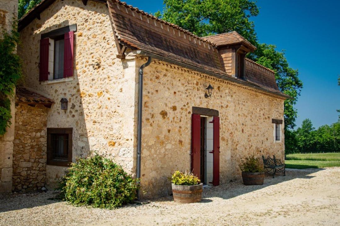 Photo of Buildings in Issac