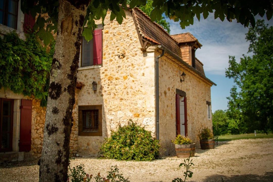 Photo of Buildings in Issac