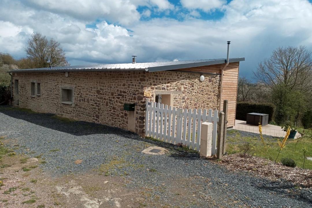 Photo of Buildings in Le Bo