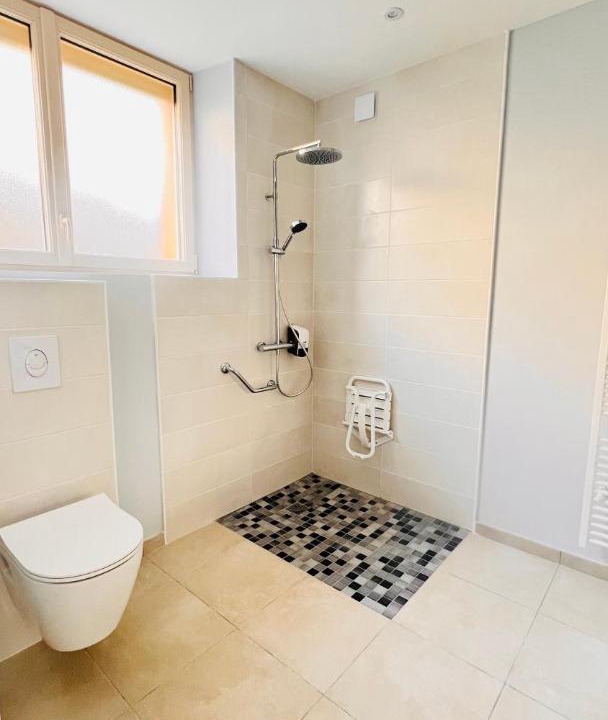 Photo of Others in Vivoin