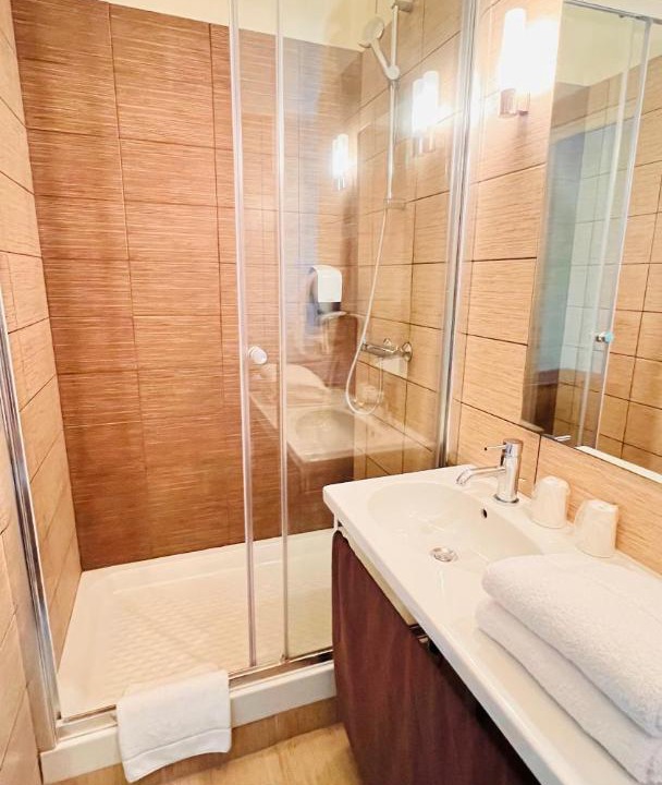 Photo of Others in Vivoin