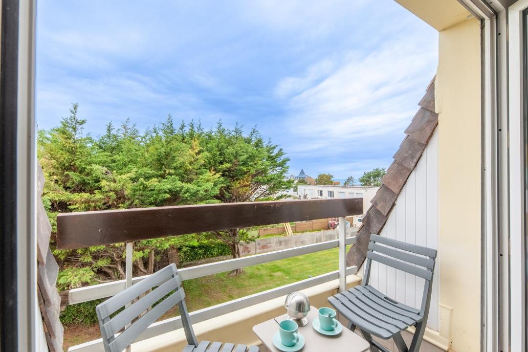 Photo of Patio Balcony in Saint-Regnobert-de-la-Cote-de-Nacre