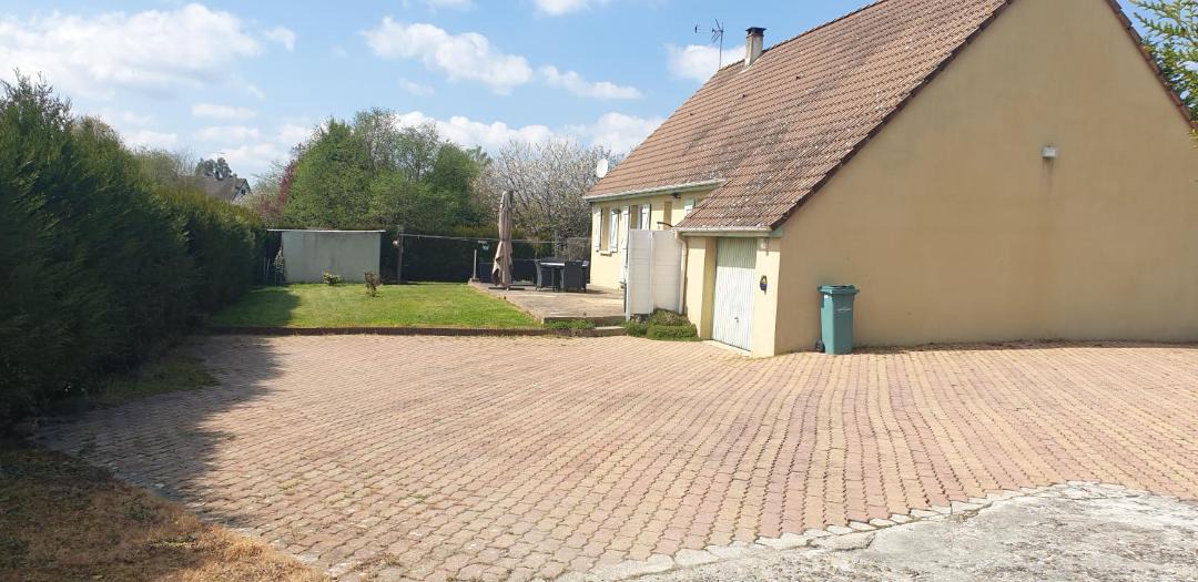 Photo of Buildings in Villaines-la-Gonais