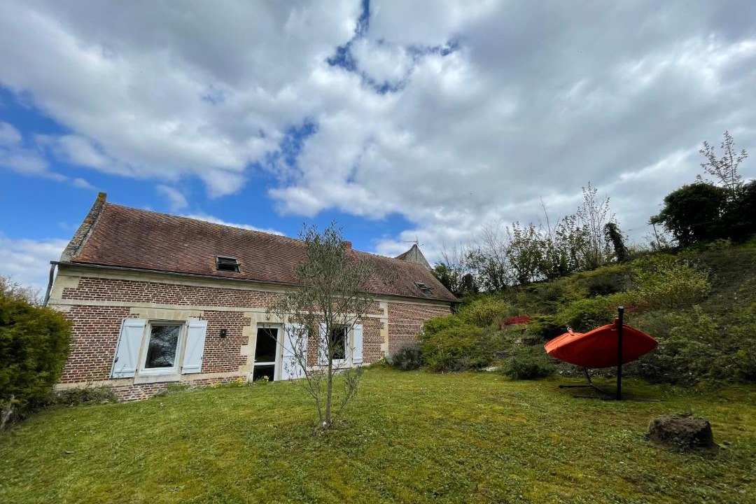 Photo of Buildings in Lachelle