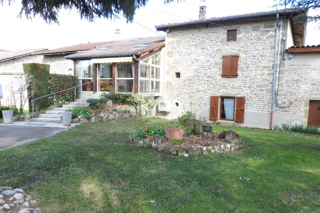 Photo of Buildings in Saint-Lattier