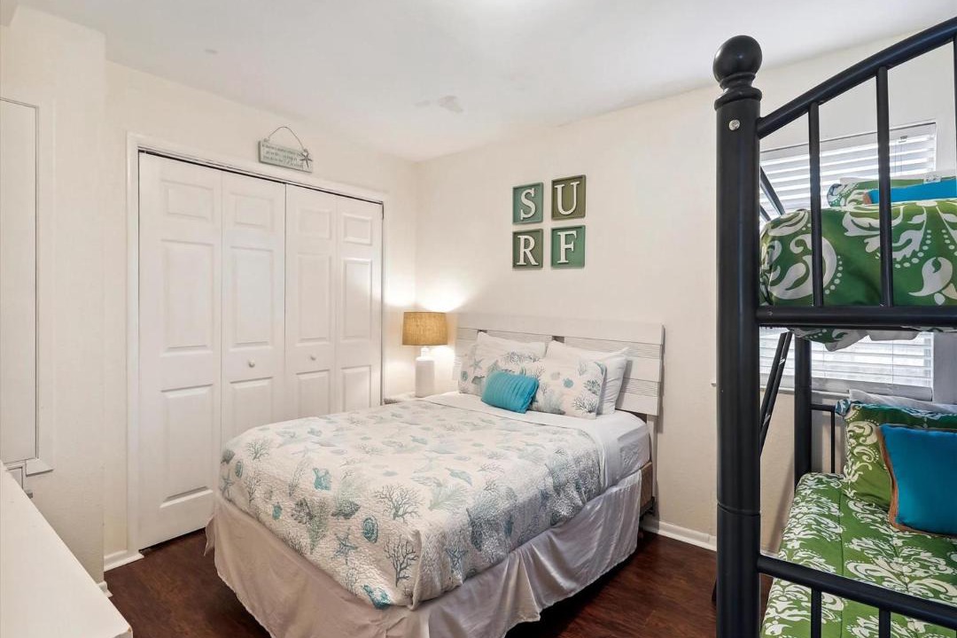 Photo of Bedroom in Bermuda Beach