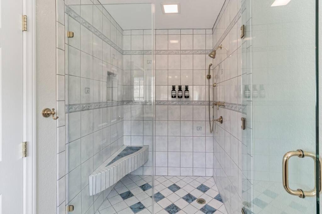 Photo of Bathroom in Pearblossom