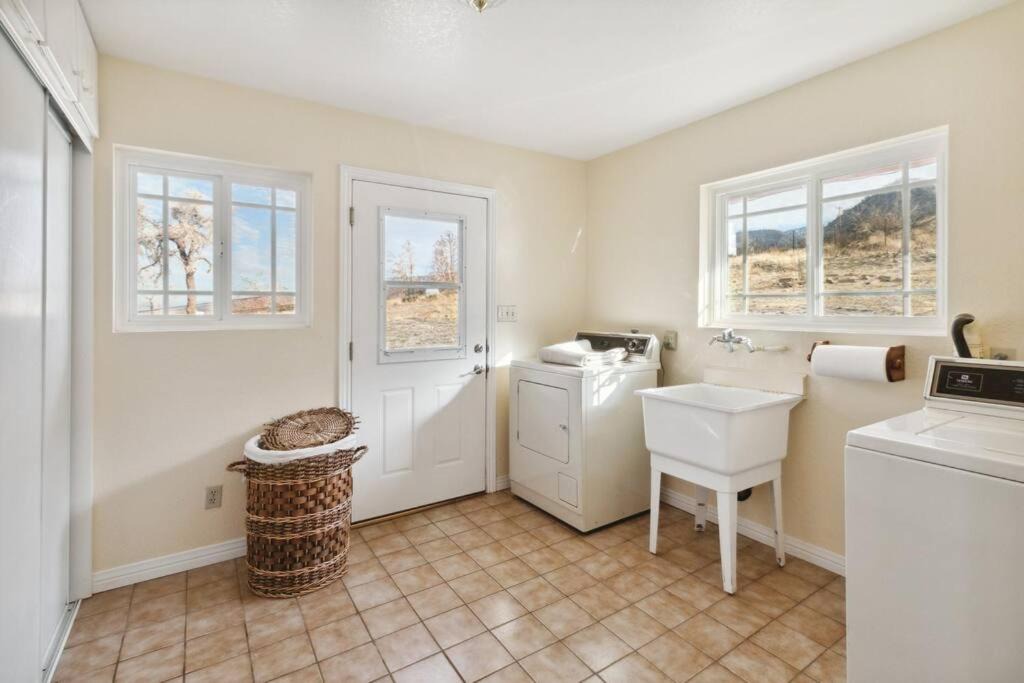 Photo of Livingroom in Pearblossom