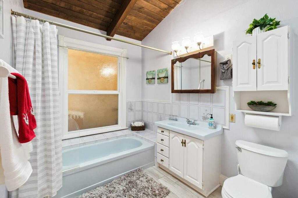 Photo of Bathroom in Pearblossom