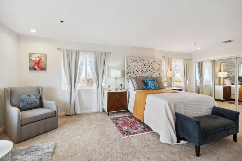 Photo of Livingroom in Pearblossom