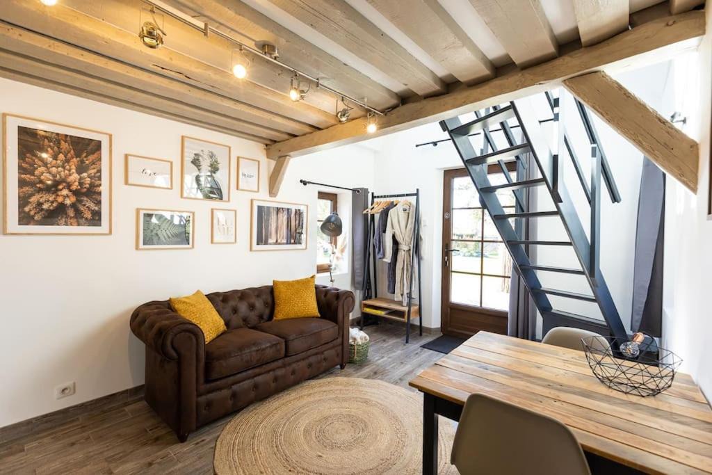 Photo of Livingroom in Saint-Denis-le-Thiboult