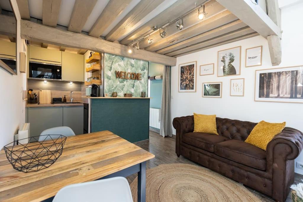 Photo of Livingroom in Saint-Denis-le-Thiboult