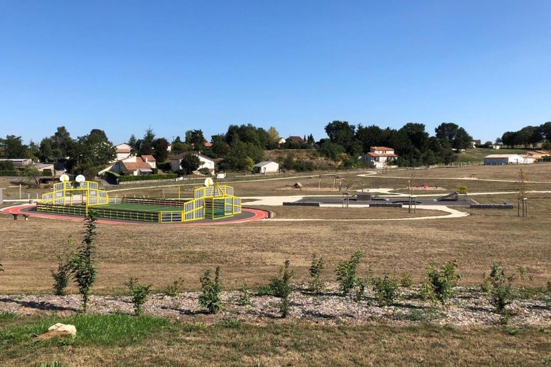 Photo of Others in Lhommaize