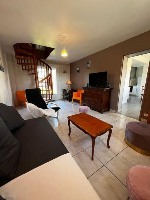 Photo of Livingroom in Neuille-Pont-Pierre