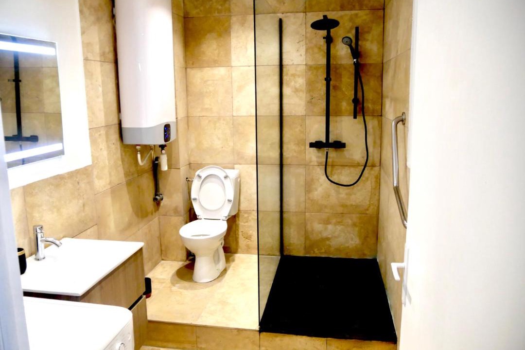 Photo of Others in Sens