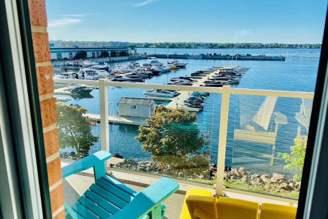 Photo of Others in Queens Square