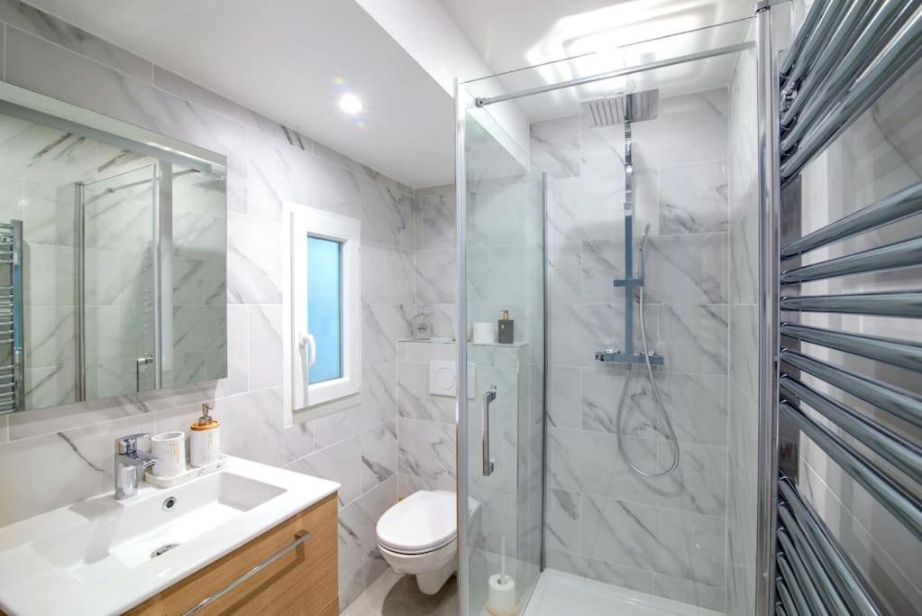 Photo of Bathroom in Le Chesnay