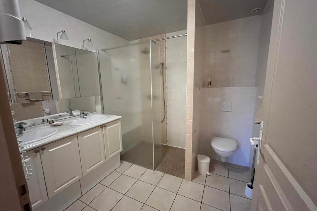 Photo of Bathroom in Pressigny