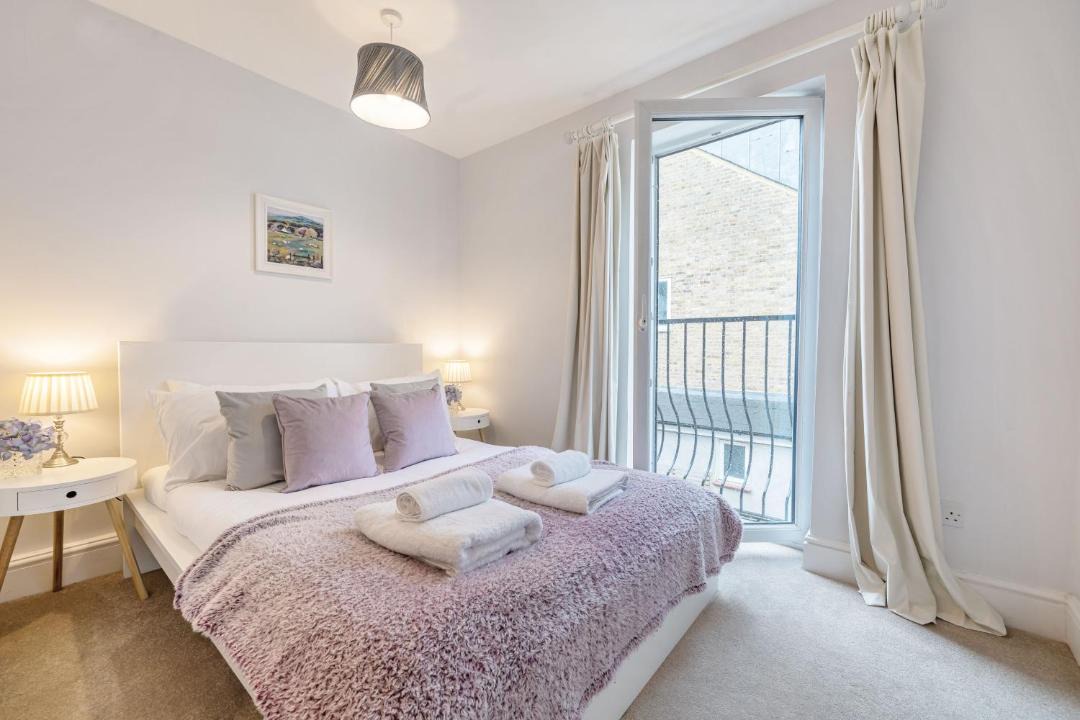 Photo of Bedroom in Windsor City Centre