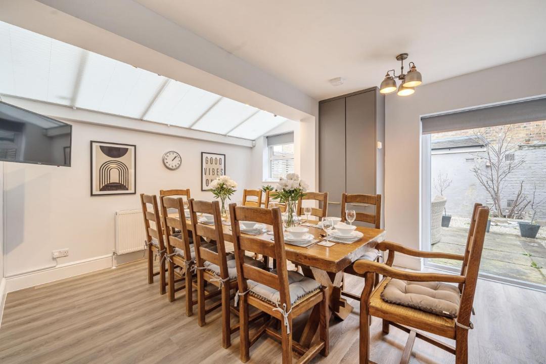 Photo of Livingroom in Windsor City Centre