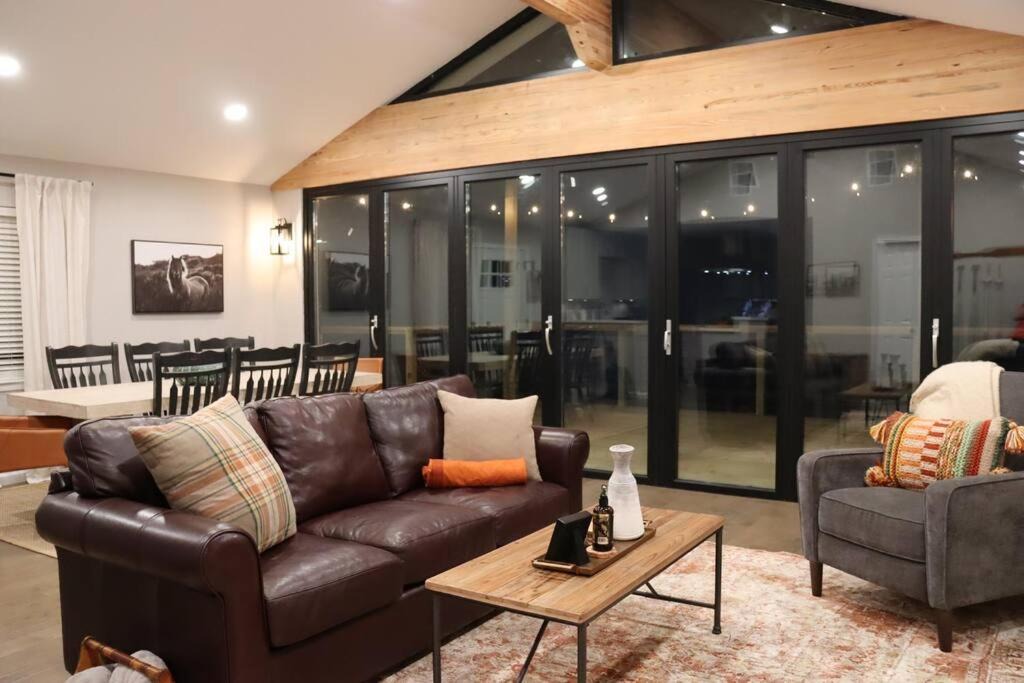 Photo of Livingroom in Pointblank