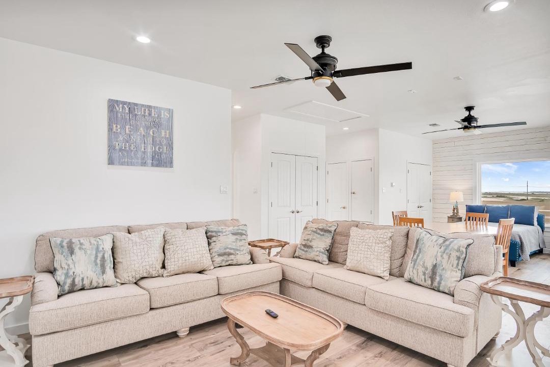 Photo of Livingroom in Leeward Sands