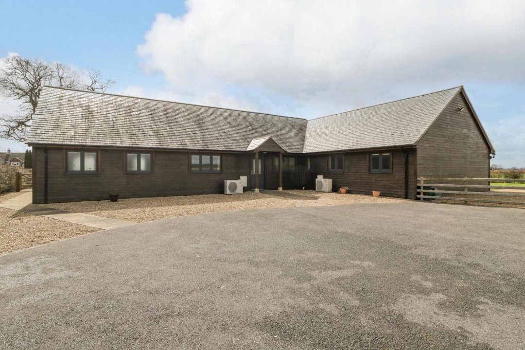 Photo of Others in Queen Camel