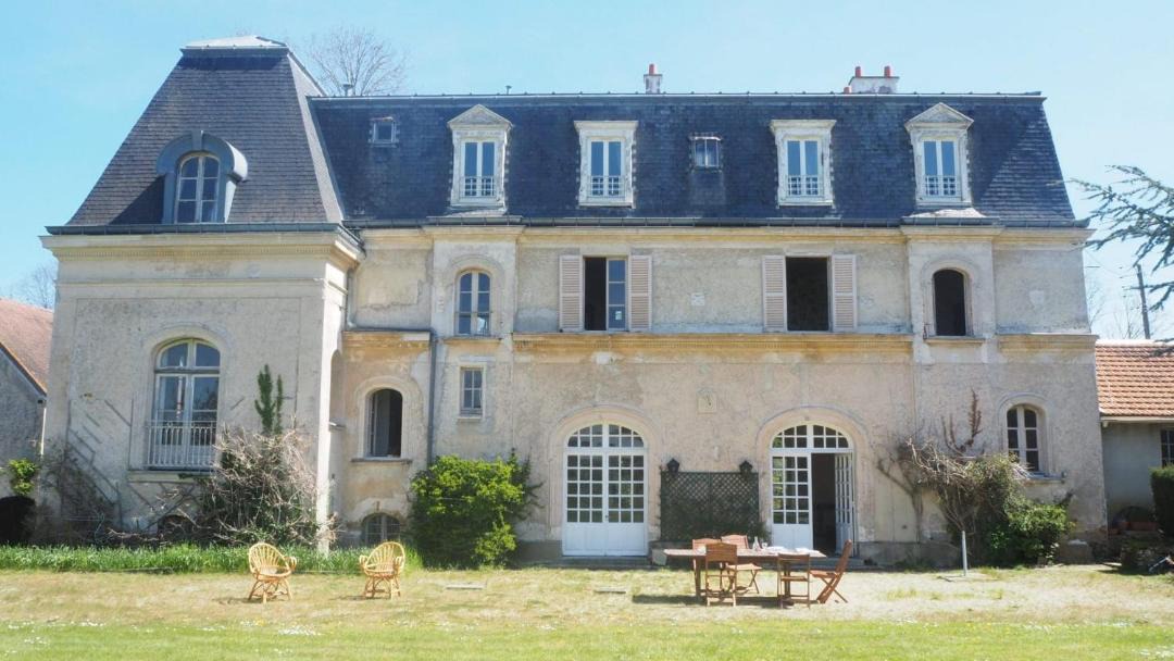 Photo of Buildings in Le Mesnil-Saint-Denis