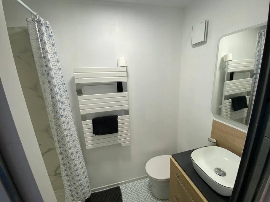 Photo of Bathroom in Mont-Saint-Aignan