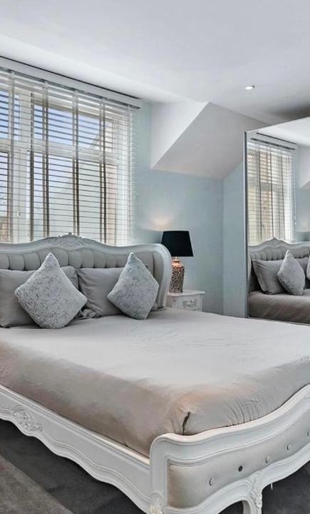 Photo of Others in Childs Hill