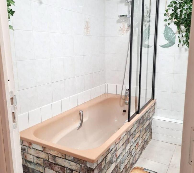 Photo of Others in Deville