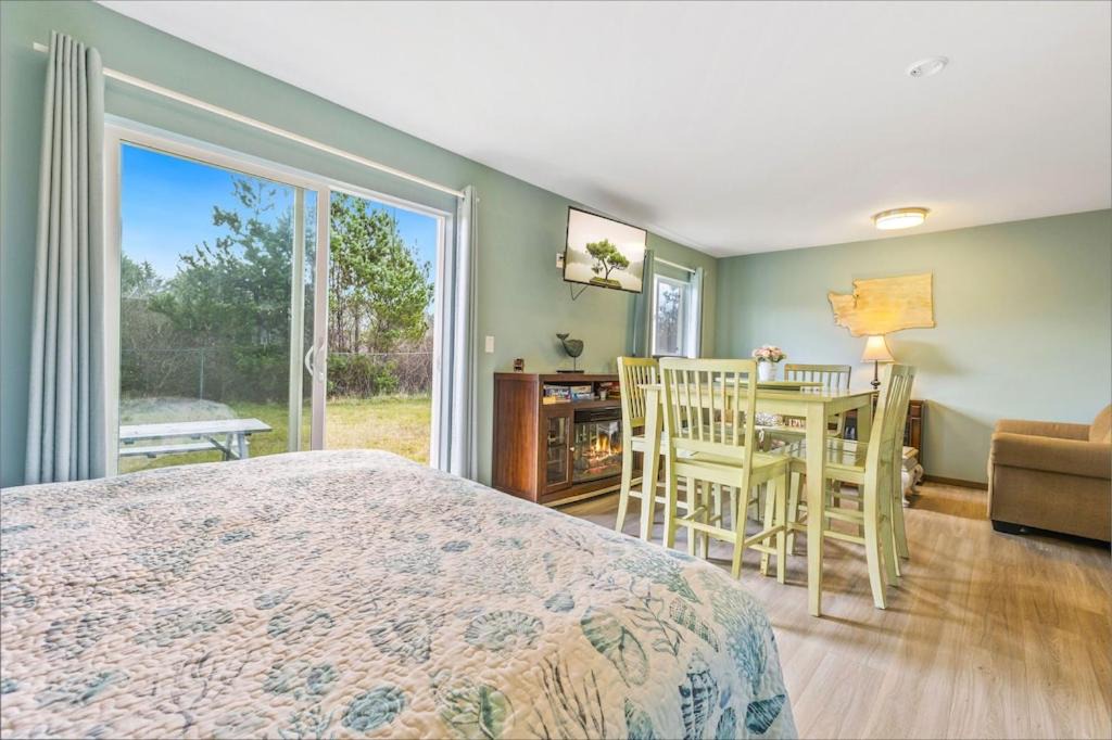 Photo of Others in Raymond