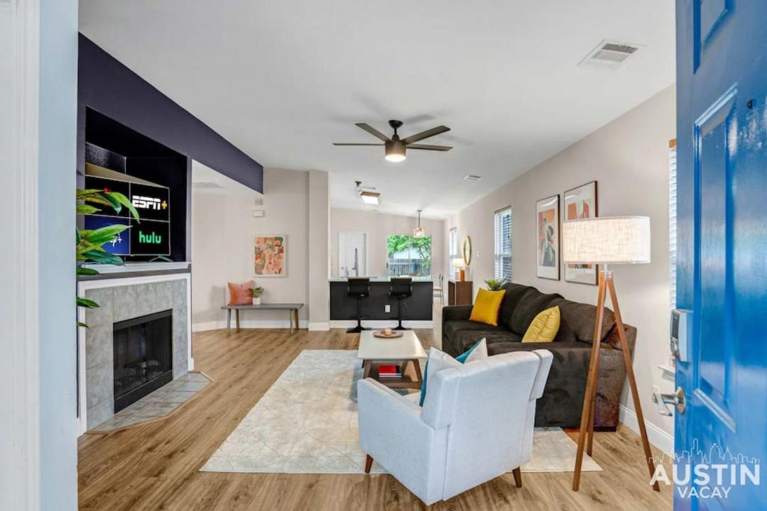 Photo of Livingroom in Olympic Heights