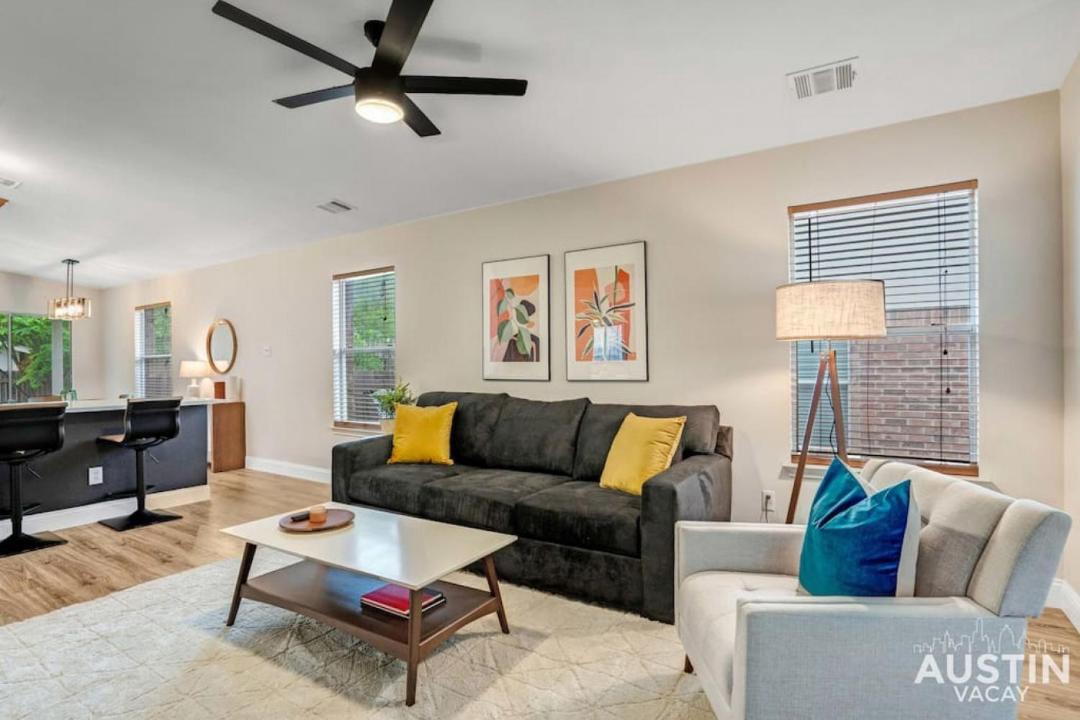 Photo of Livingroom in Olympic Heights