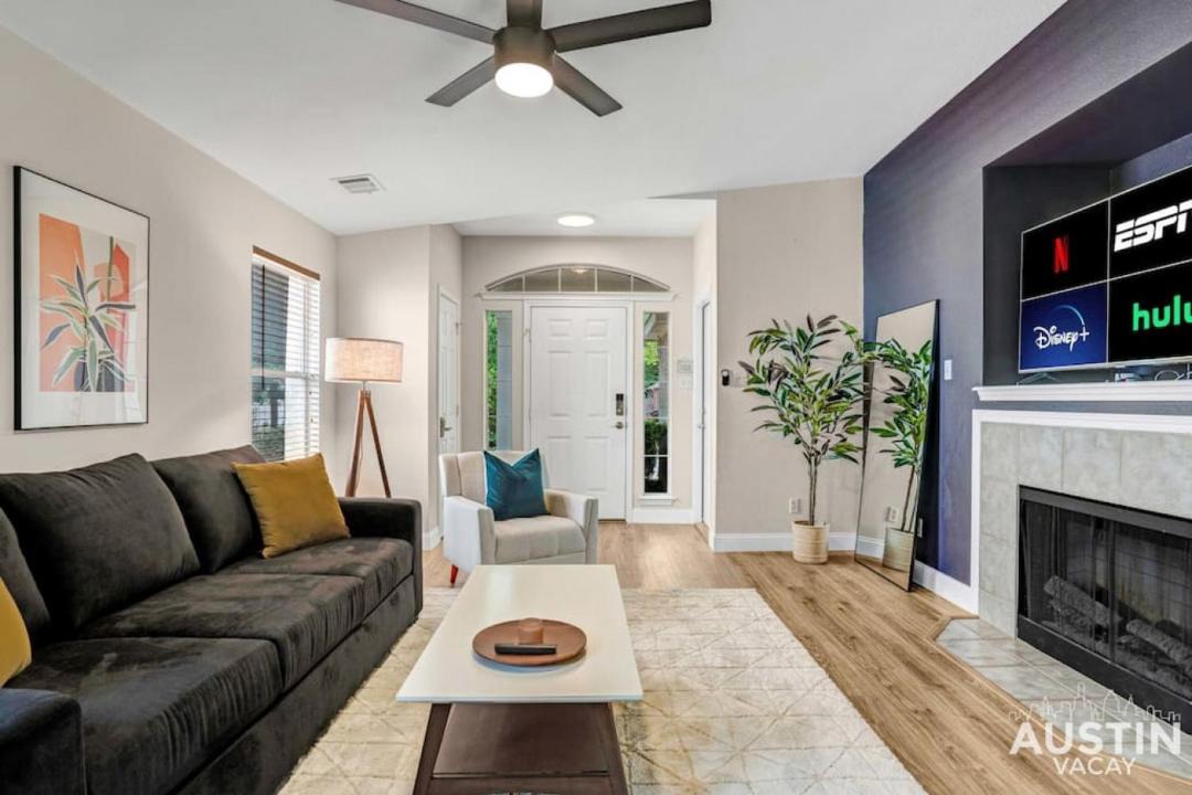 Photo of Livingroom in Olympic Heights