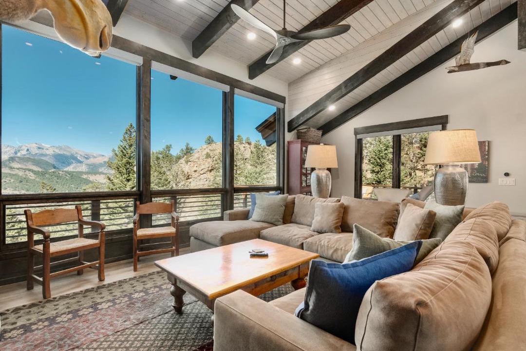 Photo of Livingroom in Windcliff Estates