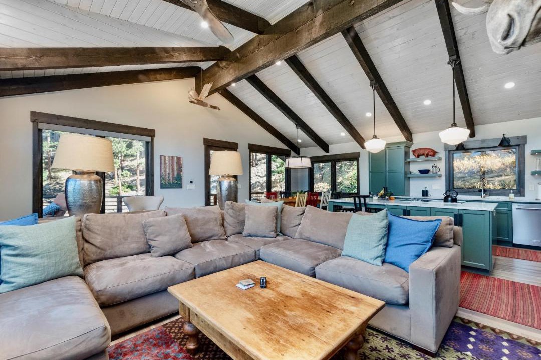 Photo of Livingroom in Windcliff Estates