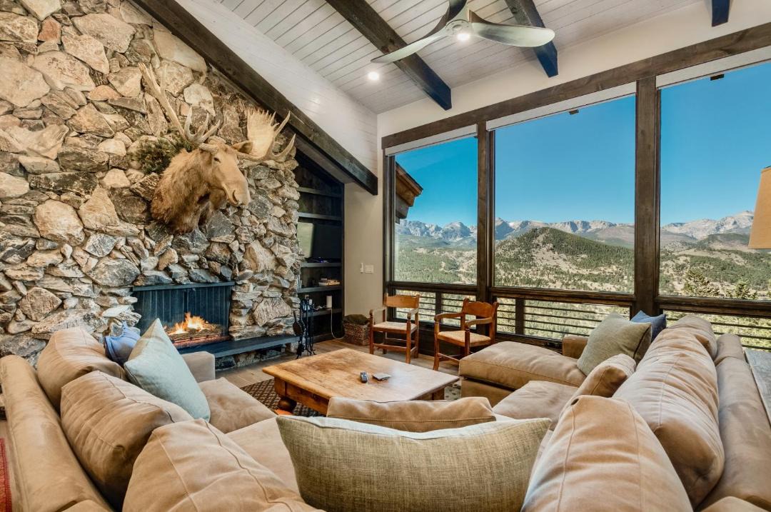 Photo of Livingroom in Windcliff Estates