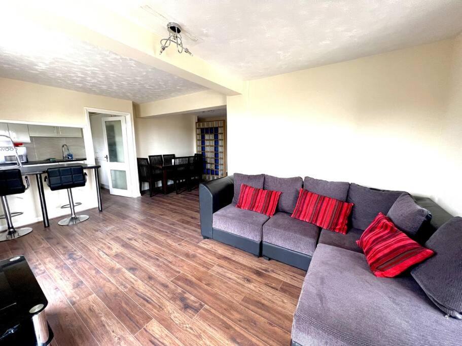 Photo of Livingroom in Sutton South