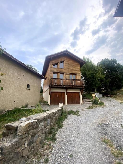 Photo of Buildings in Montclar