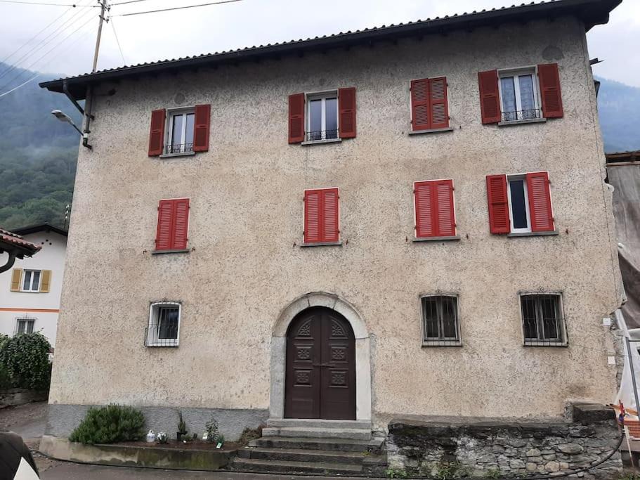 Photo of Buildings in Iragna