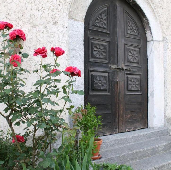 Photo of Buildings in Iragna