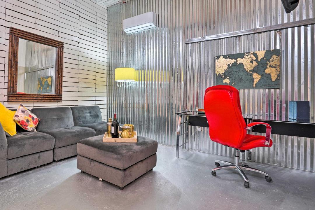 Photo of Livingroom in Western Division