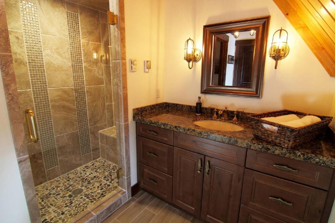 Photo of Others in Victor