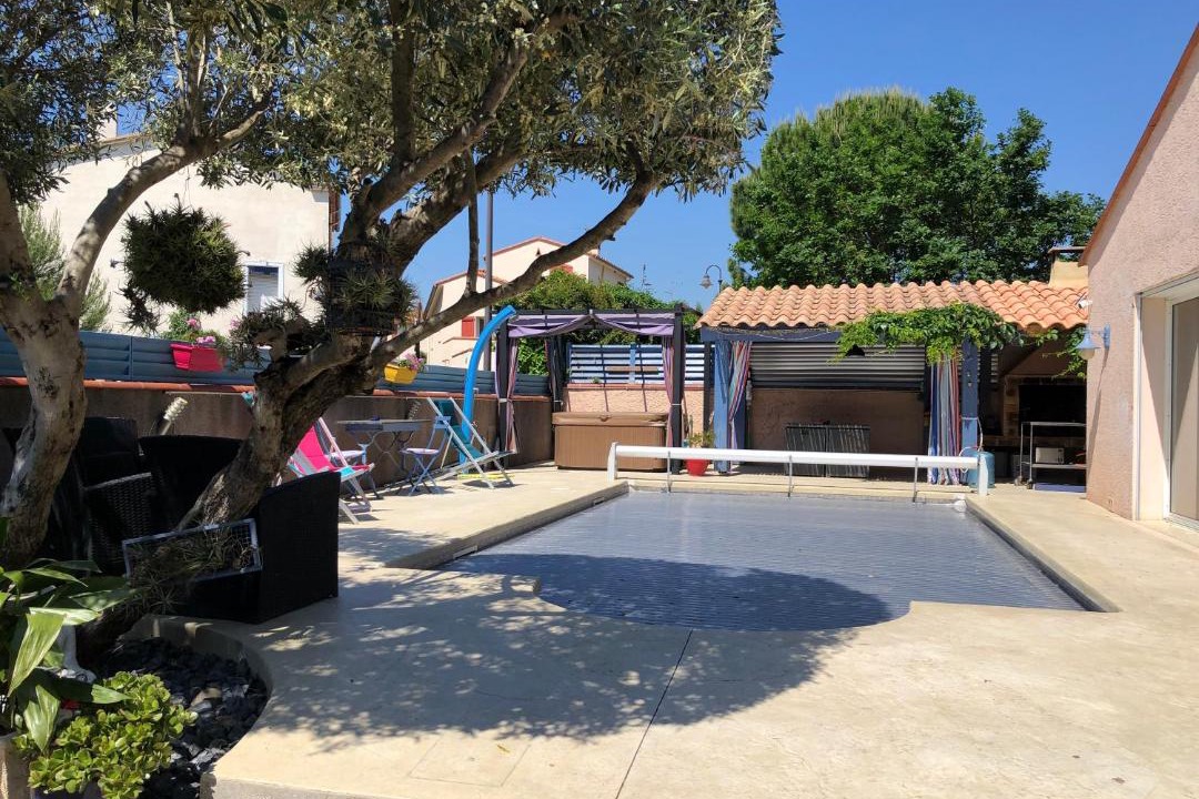 Photo of Buildings in Villeneuve-la-Riviere