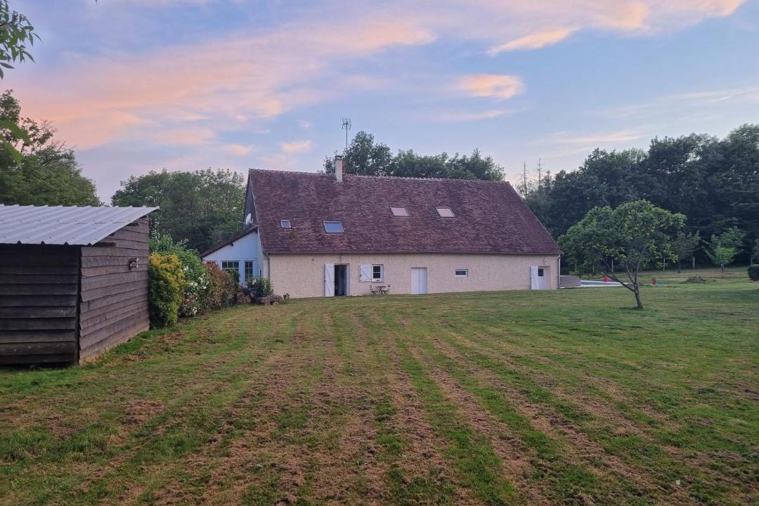 Photo of Buildings in Arquian