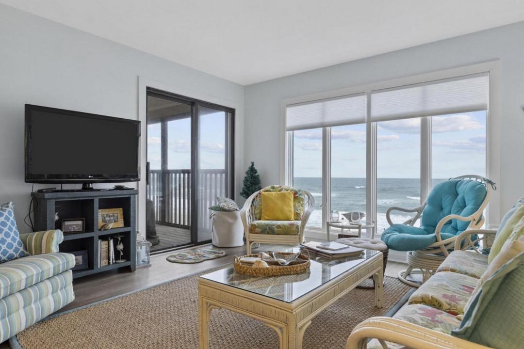 Photo of Livingroom in Pine Knoll Shores