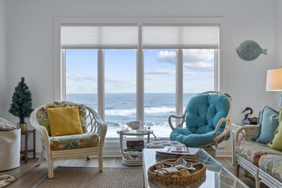 Photo of Livingroom in Pine Knoll Shores